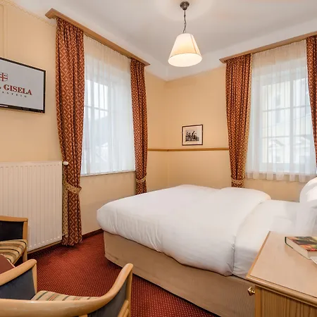 Gisela Hotel 3*